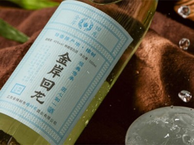 北京新回龙镇旅游:神秘建筑与美酒盛宴,艺术之地还是娱乐天堂?